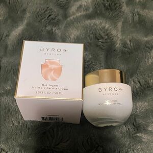 Oat Yogurt Moisture Barrier Cream - Gold and White